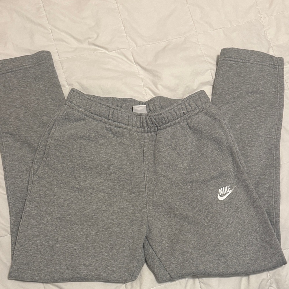 Nike Youth small sweatpants with elastic waistband with pockets